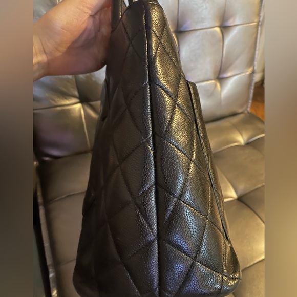 ‼️FINAL PRICE DROP‼️VINTAGE CHANEL MEDALLION TOTE BAG - Picture 6 of 17